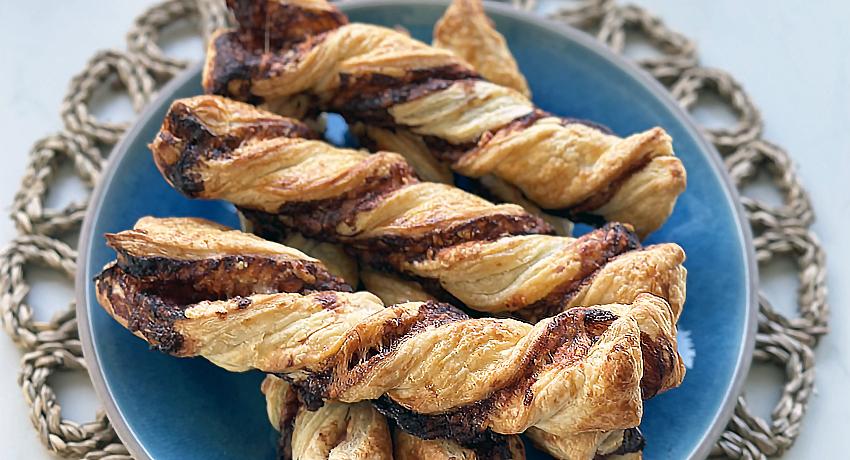 Marmite & Cheese Twists