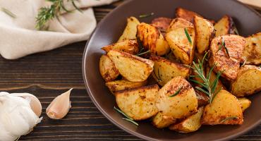 Roast potatoes with garlic and rosemary 